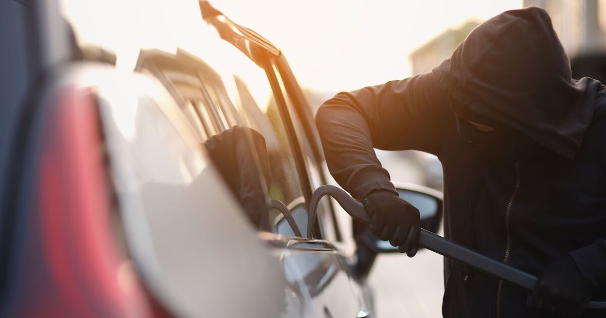 Drivers urged to make one change to stop 'smash and grab' thieves | Express.co.uk
