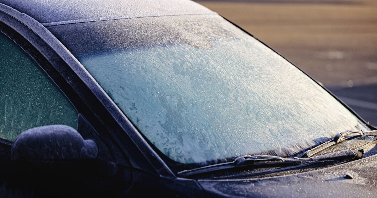Quickest way to defrost icy car windscreens in the mornings | Express.co.uk