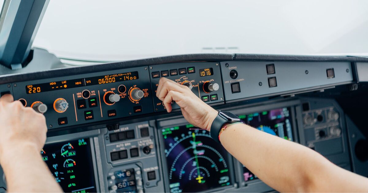 'I'm a pilot and there's disturbing sight I've spotted in the cockpit' | Travel News | Travel | Express.co.uk