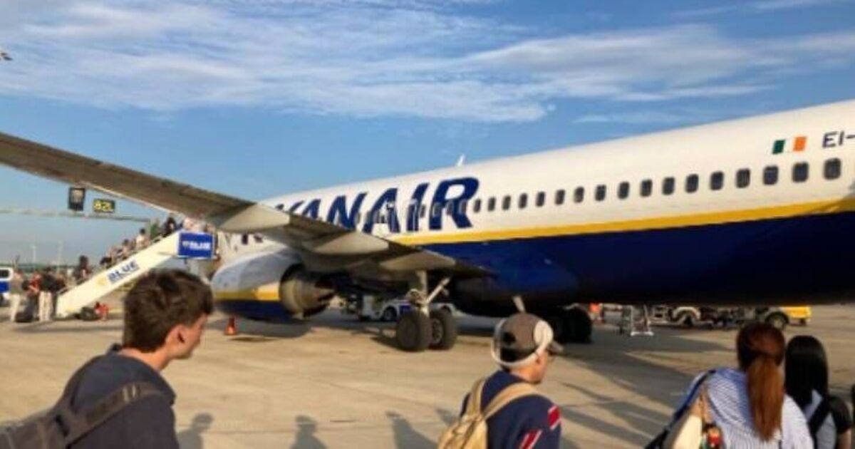 Ryanair tells passengers to stop wearing one item on board flights | Travel News | Travel | Express.co.uk