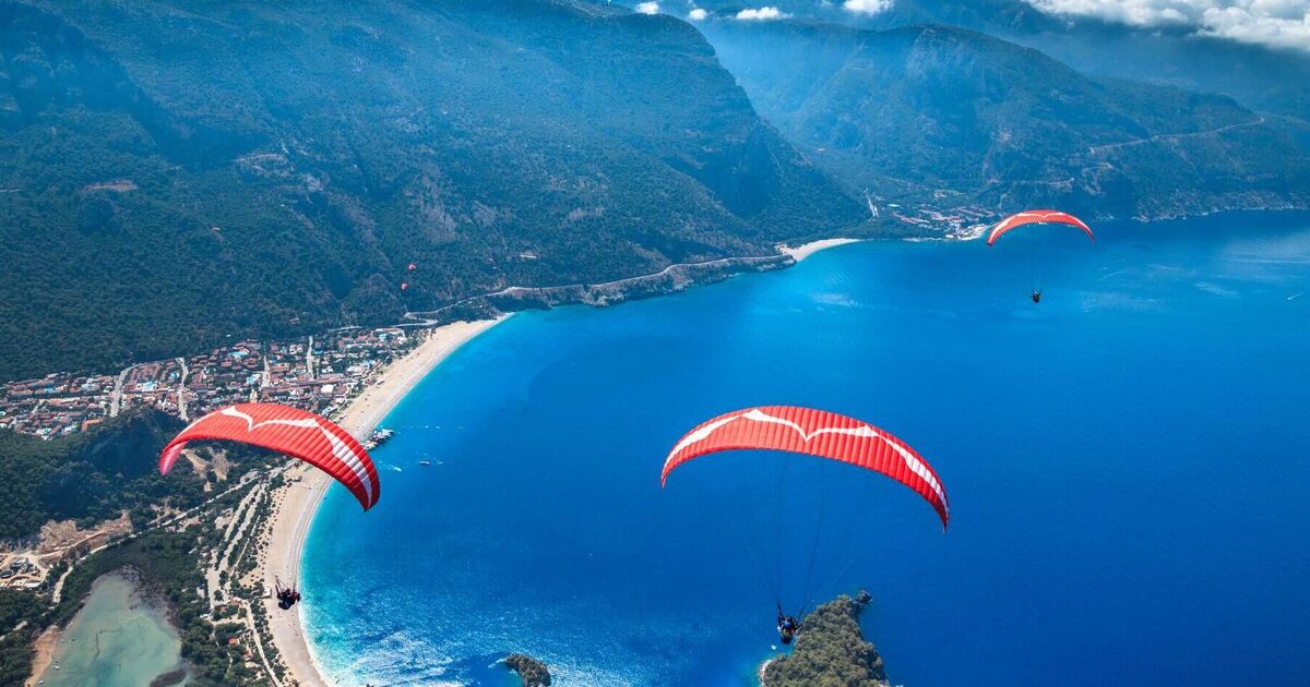 Brit tourist, 22, plunges to death in paragliding crash | World | News | Express.co.uk