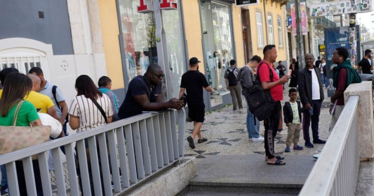 Portugal and Spain chaos as countries plunged into darkness after massive power outage | World | News | Express.co.uk