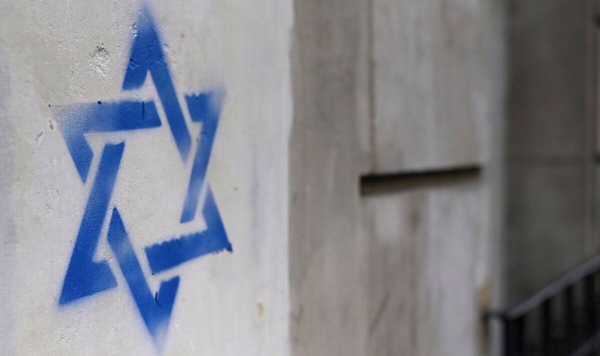 Fears Russia is trying to sow chaos in France by paying for Star of David graffiti | World | News | Express.co.uk