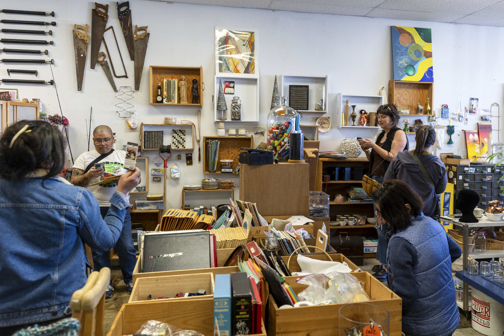 In East Oakland, a Store Where 1 Item Is Always Free | KQED