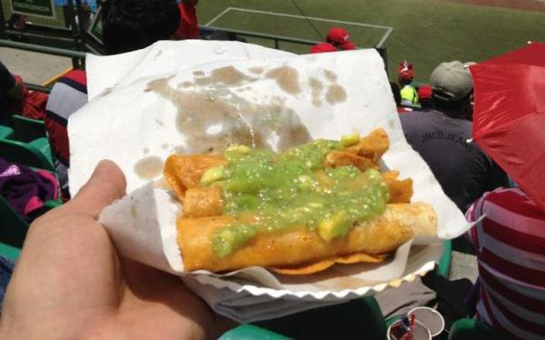 Tacos de cochinita, una tradición en los estadios de los Diablos Rojos- Grupo Milenio