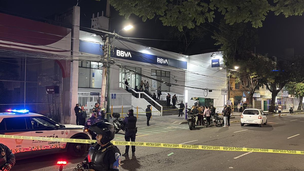 Matan a balazos a hombre en un banco en Cuauhtémoc, CDMX- Grupo Milenio