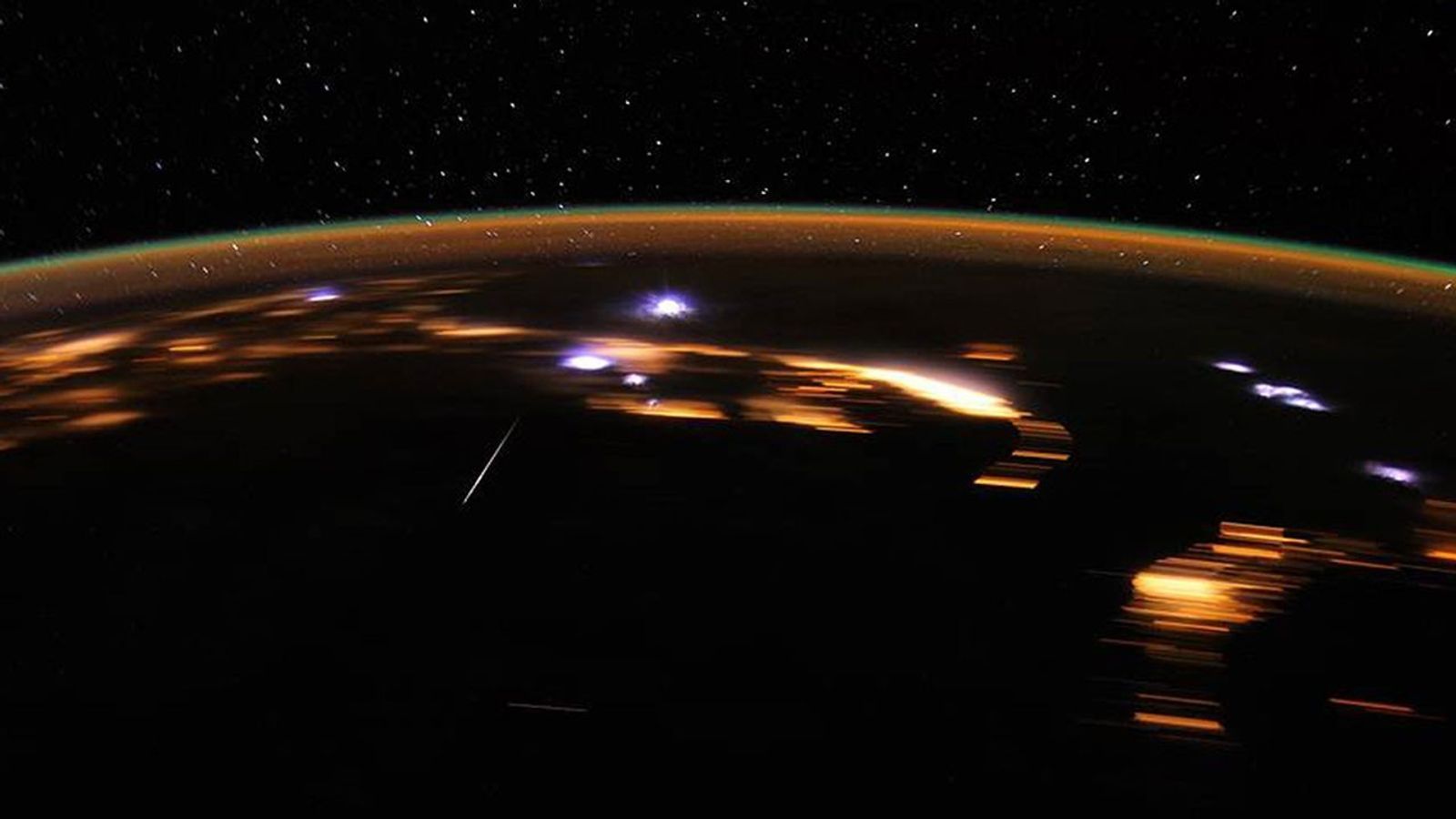Lyrid meteor shower 2026: See spring's first rain of 'shooting stars' peak in moonless skies | Live Science