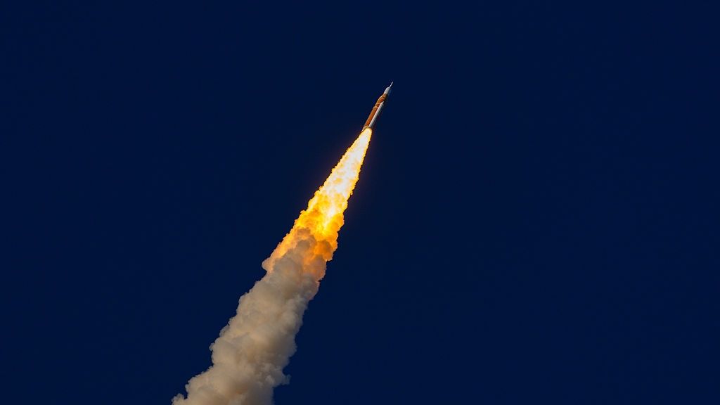 Lucky airplane passengers capture NASA's Artemis 2 moon launch from the sky | Space