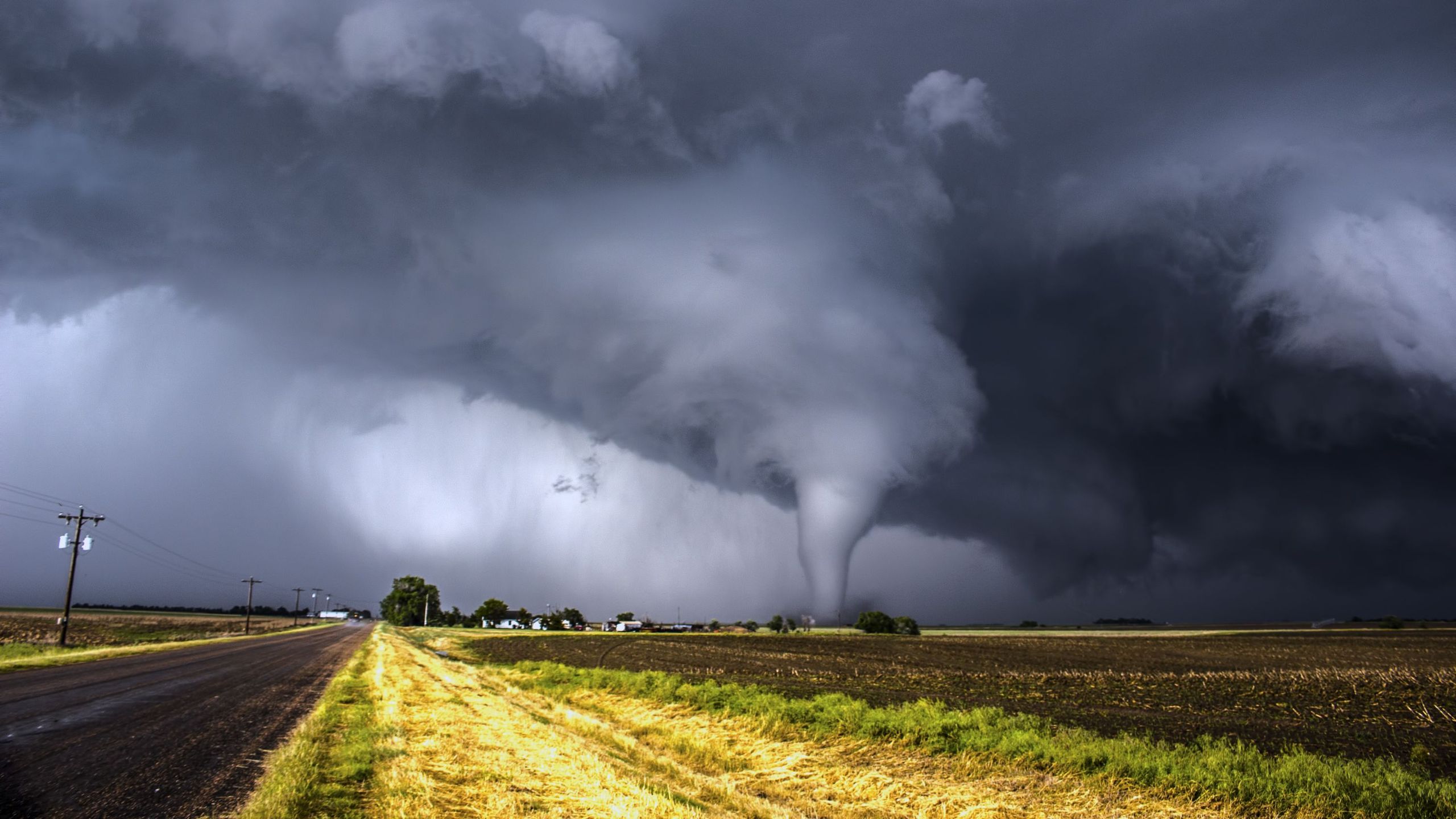 'I've seen the movies. What a horrible way to die': What it's like to be sucked into a tornado and survive | Live Science