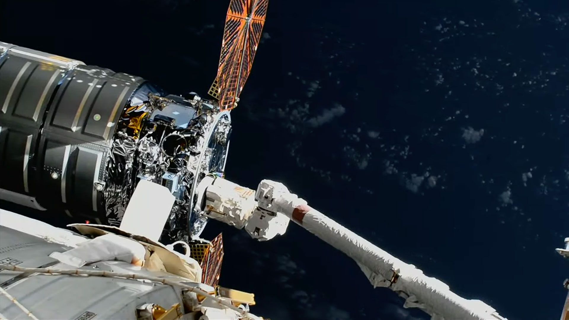 Huge Northrop Grumman Cygnus XL cargo ship arrives at space station | Space