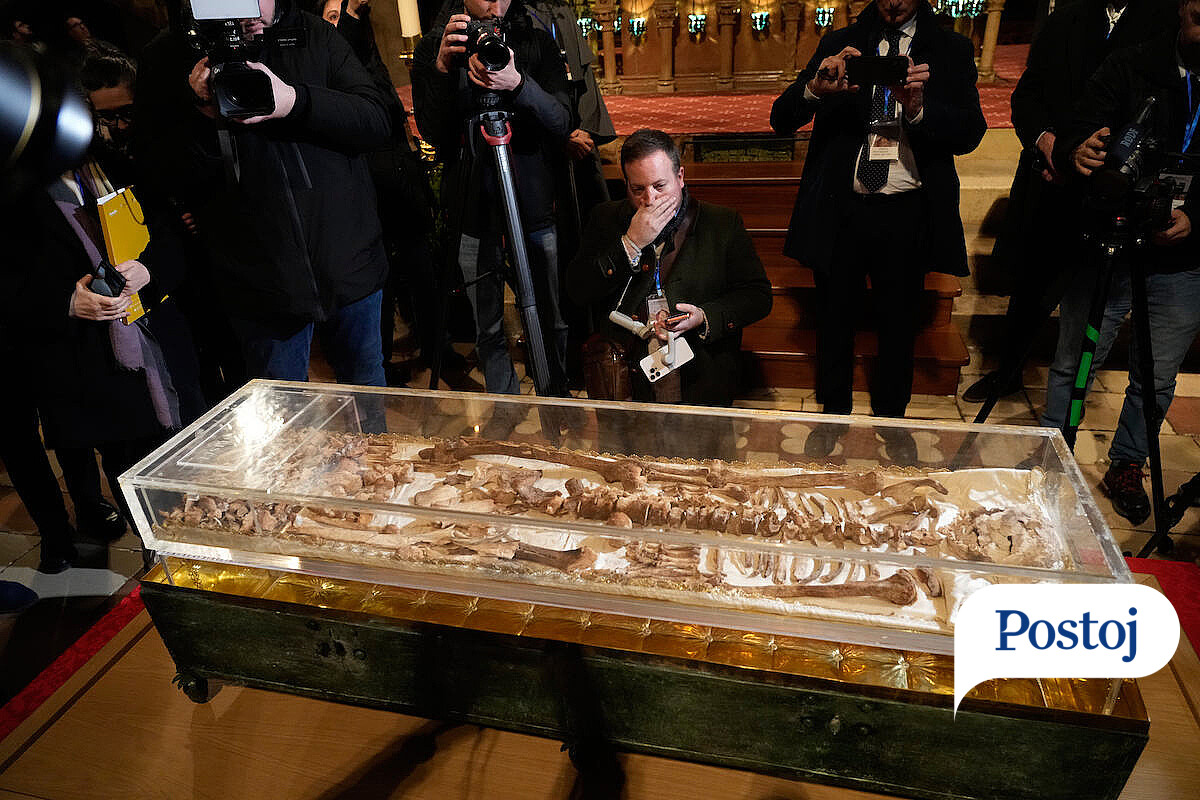 Do Assisi mieria desaťtisíce pútnikov | Telesné pozostatky svätého Františka prvýkrát v histórii sprístupnili verejnosti (+ foto) | Postoj