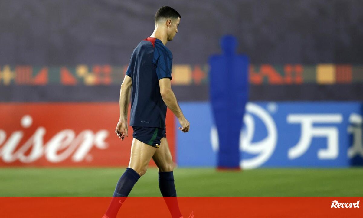 Cristiano Ronaldo no banco no Portugal-Suíça - Portugal - Jornal Record