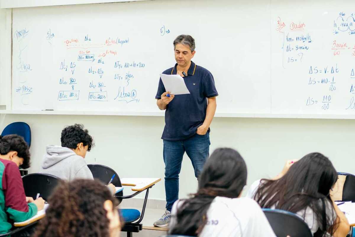 Há mais de 20 anos passando conhecimento adiante, 'Professor Pardal' dá dicas para o Enem (vídeo)