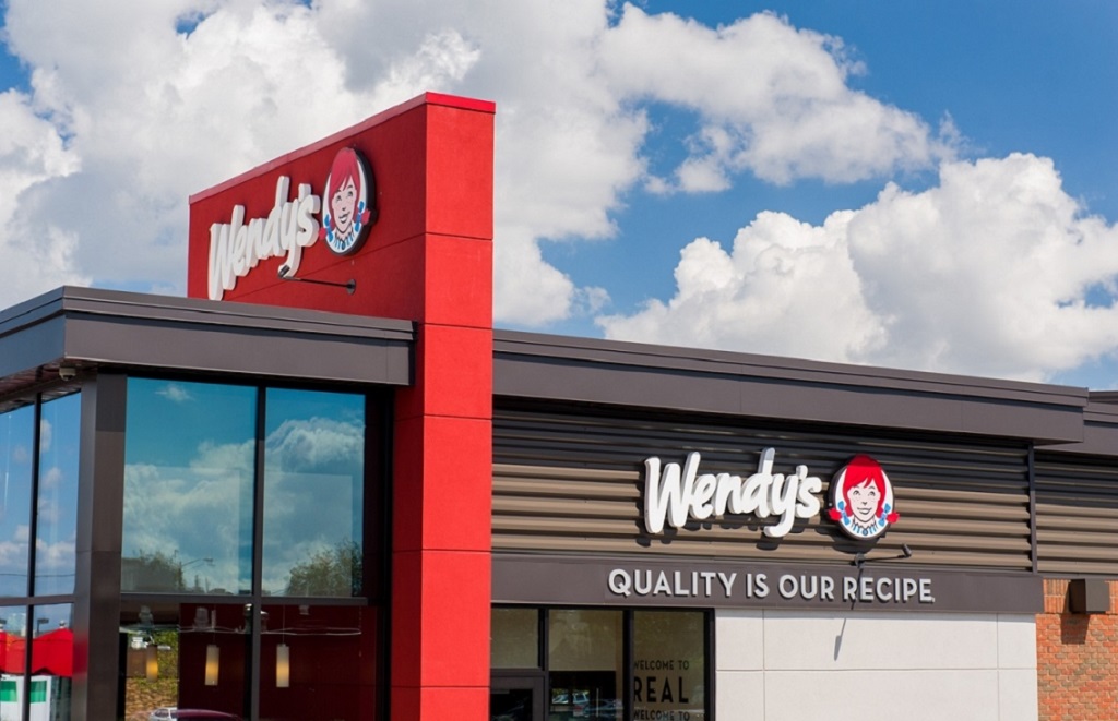 Wendy's dunked all over Hardee's on Twitter
