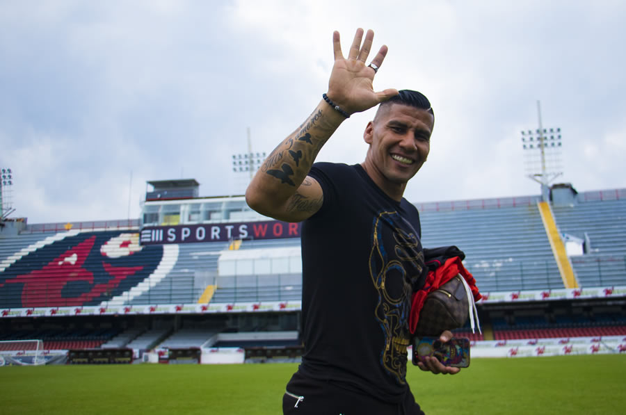 Carlos Salcido y su retiro del Futbol Profesional VIDEO