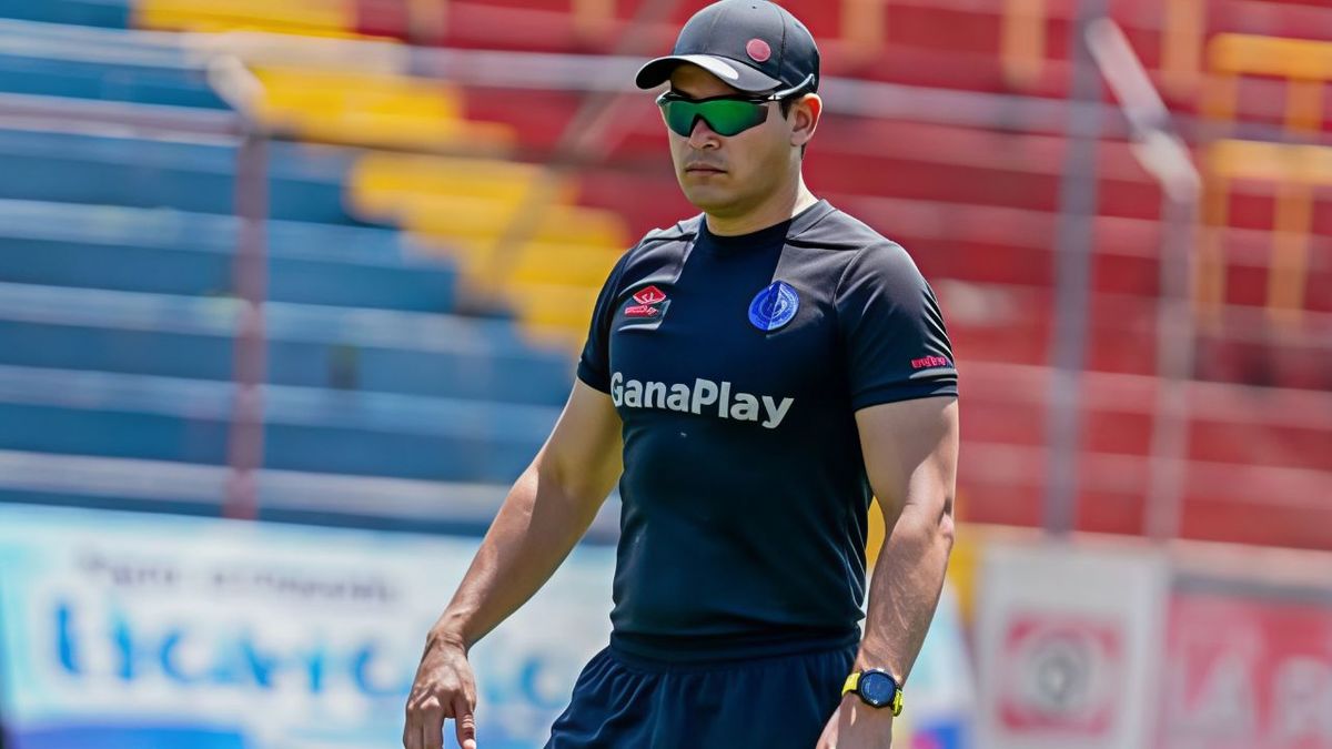 Canterano del Atlas, campeón del mundo; ahora DT en El Salvador