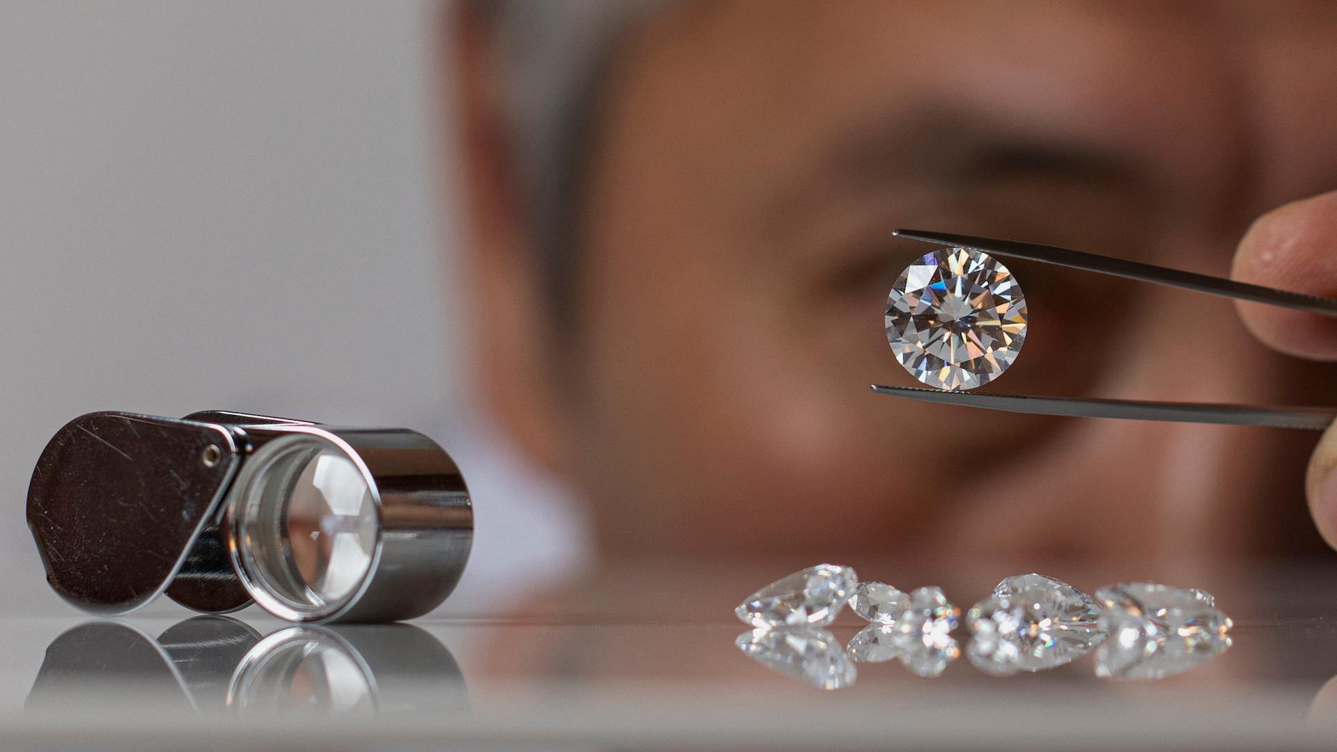 Chine : des scientifiques créent un rare diamant hexagonal plus dur que le diamant naturel