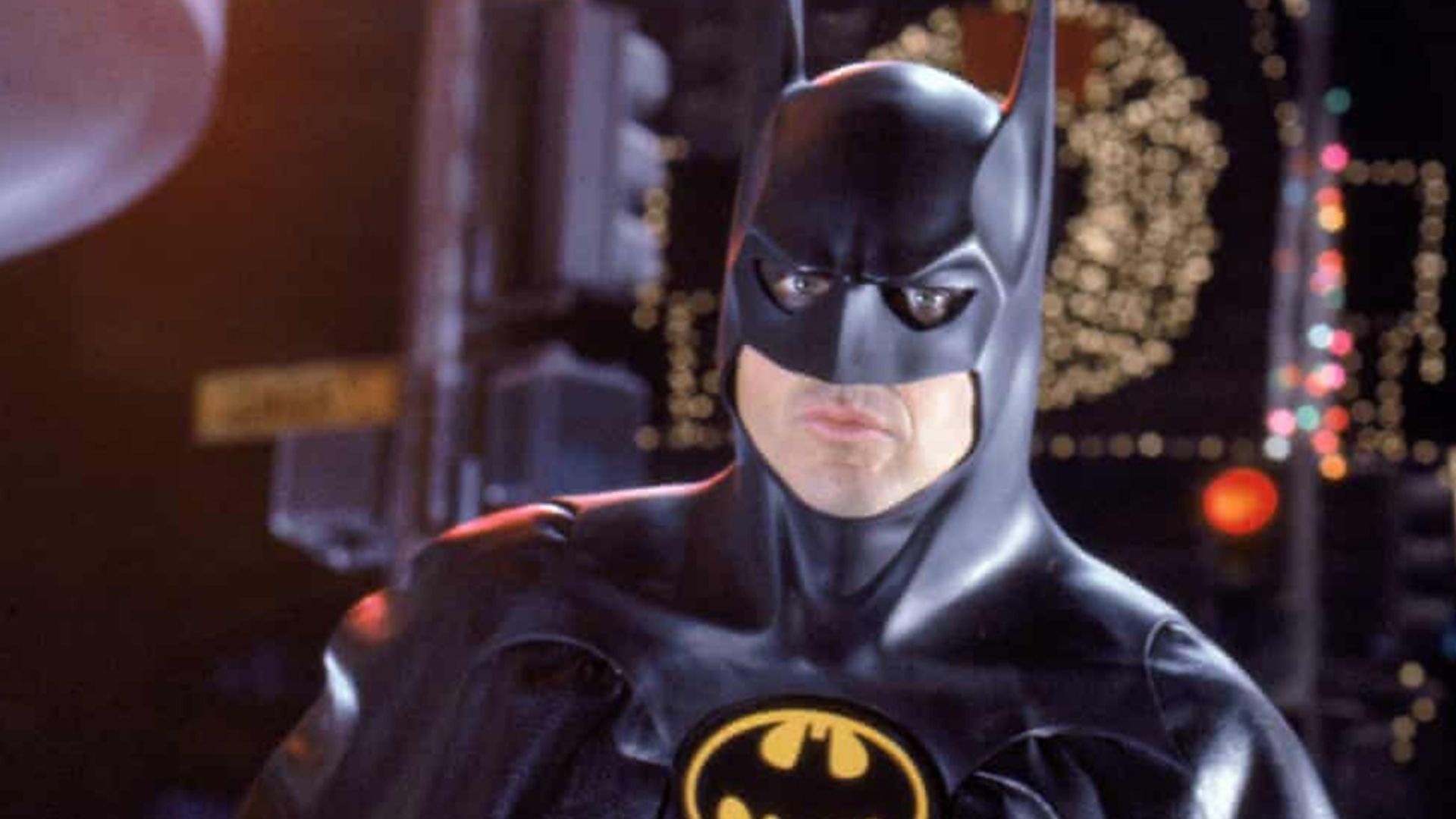 Michael Keaton aparece como Batman nos bastidores de "Batgirl"; confira - Cinebuzz