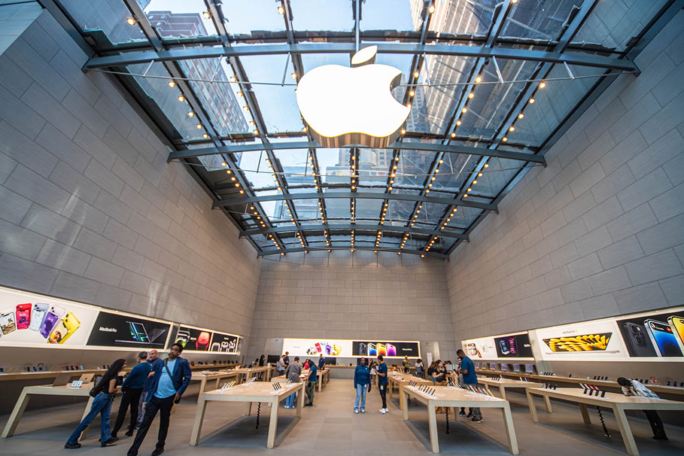 Exclusivo: Apple avalia expandir montagem de iPhones no Brasil para driblar tarifas de Trump | Exame