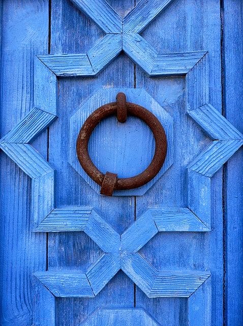 CHARMING BLUE DOORS COCOCOZY