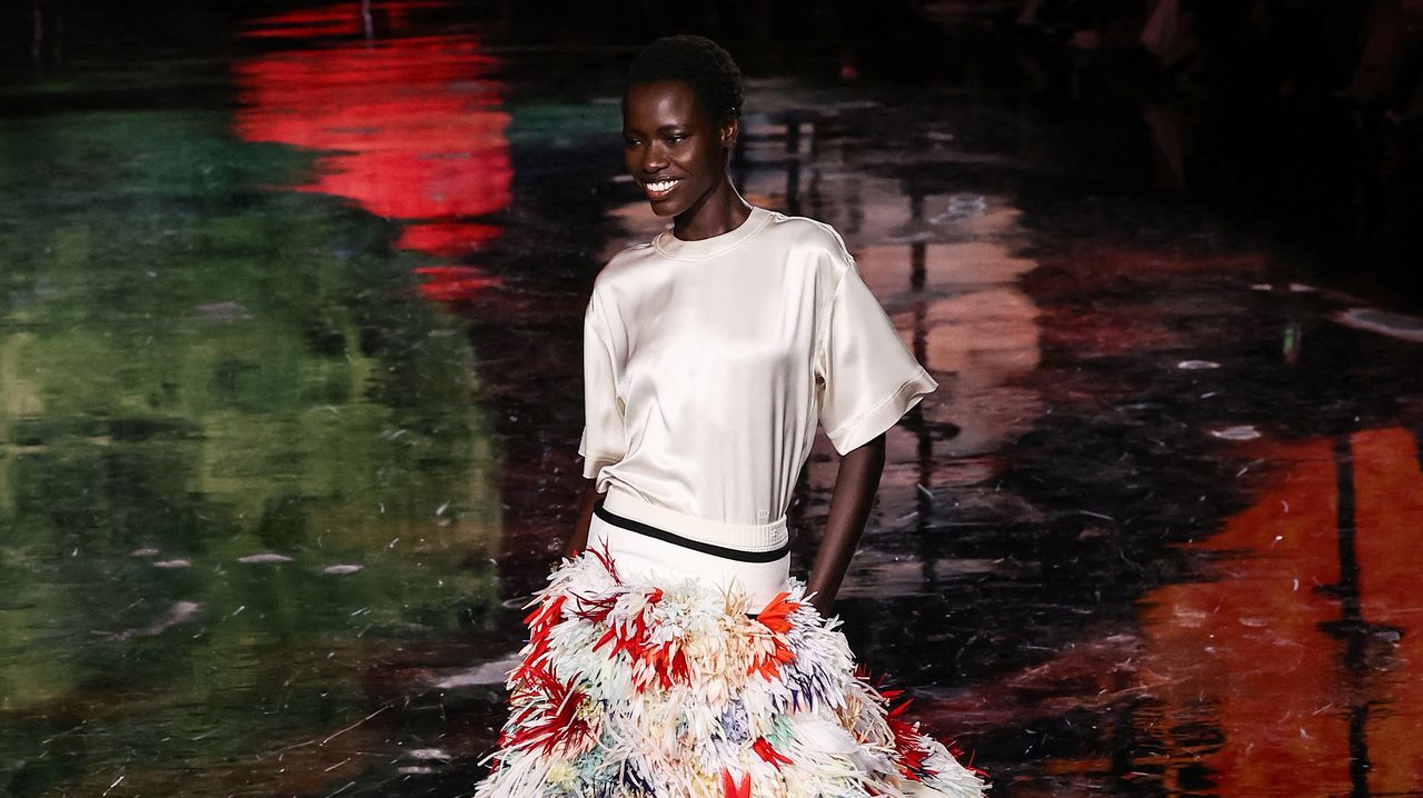 Awar Odhiang da Chanel, il significato per la moda | Vogue Italia