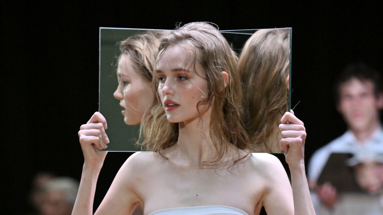 Un diario della Paris Fashion Week autunno inverno 2026 2027, "sbirciandotra gli appuntamenti di una Editor | Vogue Italia