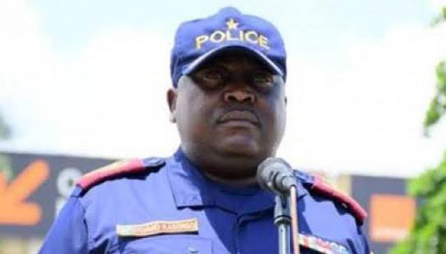Marches à Kinshasa : 6 machettes saisies, 27 policiers et 1 journaliste blessés, 14 individus aux arrêts pour vandalisme, etc. ( Bilan du général Sylvano Kasongo, PNC) – Congo Profond