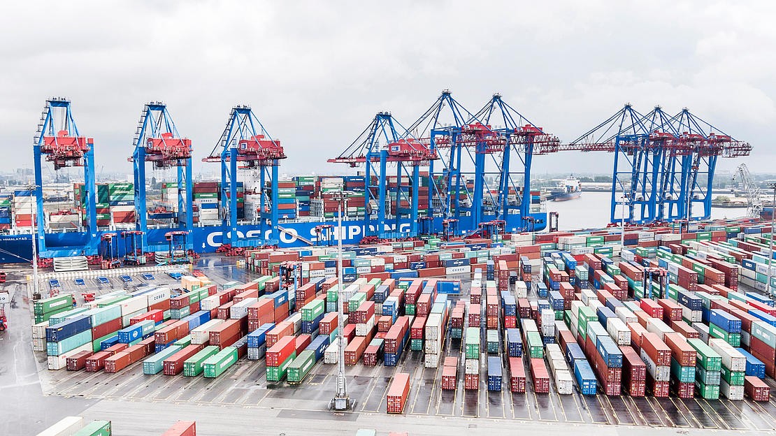 COSCO buys 35% stake in Hamburg container terminal - Container News