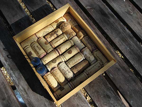 How to Make a Cork Board from Wine Corks - Crafting a Green World