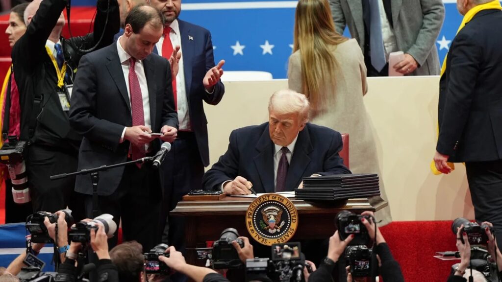 Disinformation experts blast Trump’s executive order on government censorship as "direct assault on reality" - College of Social Sciences and Humanities