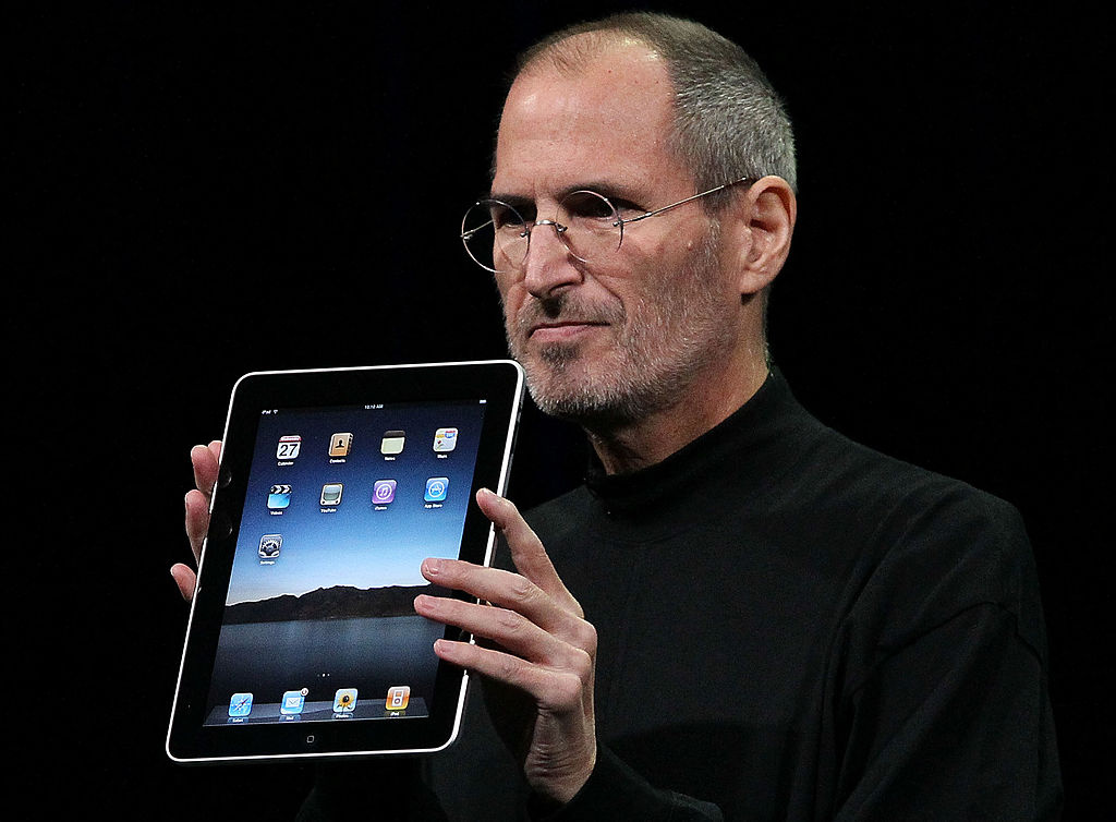 Apple: Steve Jobs' 1st-Gen iPad Prototype Has Multiple Charging Slots, 'Dual Dock' Design, But Now It's Missing