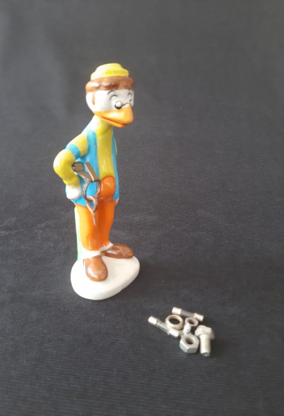 Disney: Walt Disney, Professor pardal em porcelana Brasileira par