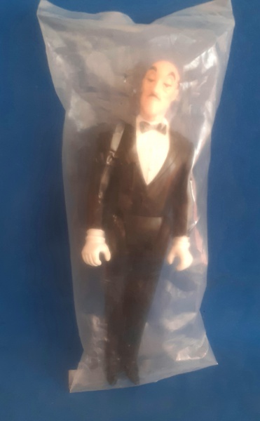 MINIATURA MORDOMO DO BATMAN ALFRED 13 CMS LACRADO, PRODUTO CONFOR