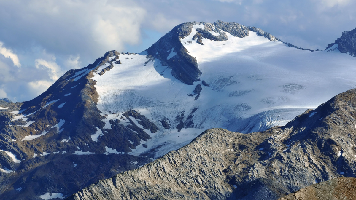 Le réchauffement climatique provoque l'effondrement du sommet d'une montagne dans les Alpes