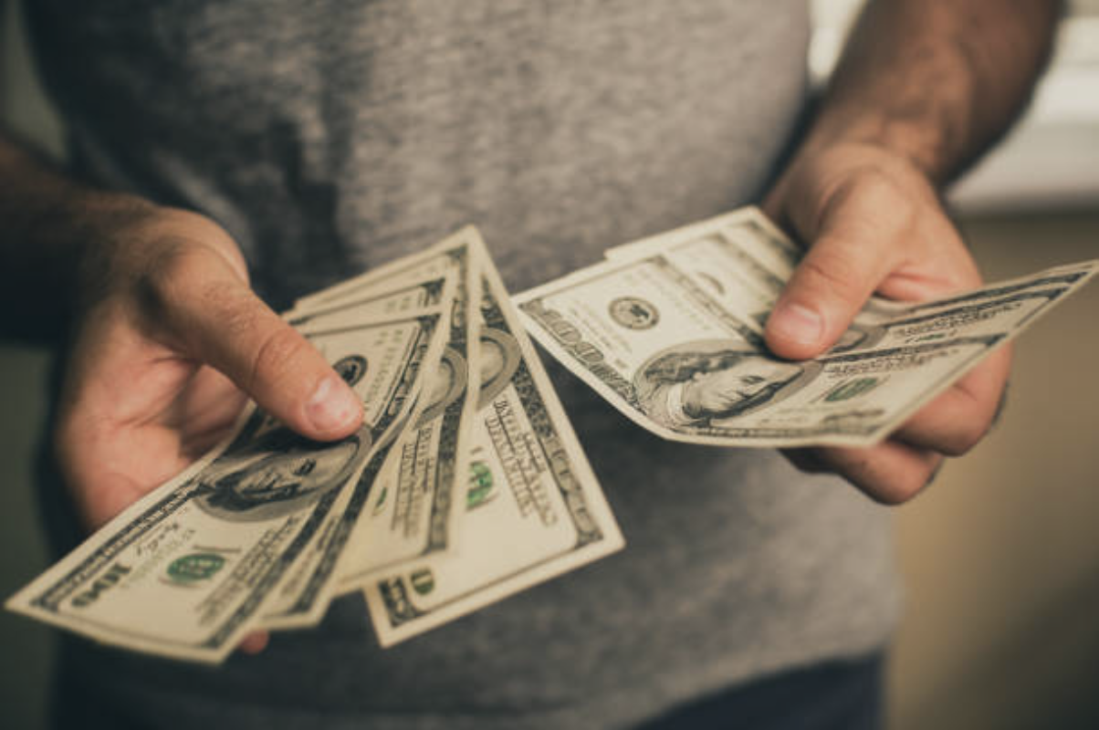 Financial Discipline in Startups: Why Fast Growth Warps Money Value - The Daily Illini