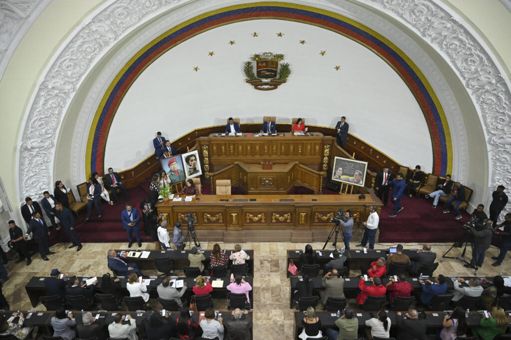 Maduro amenaza a las ONG en Venezuela - Diálogo Américas