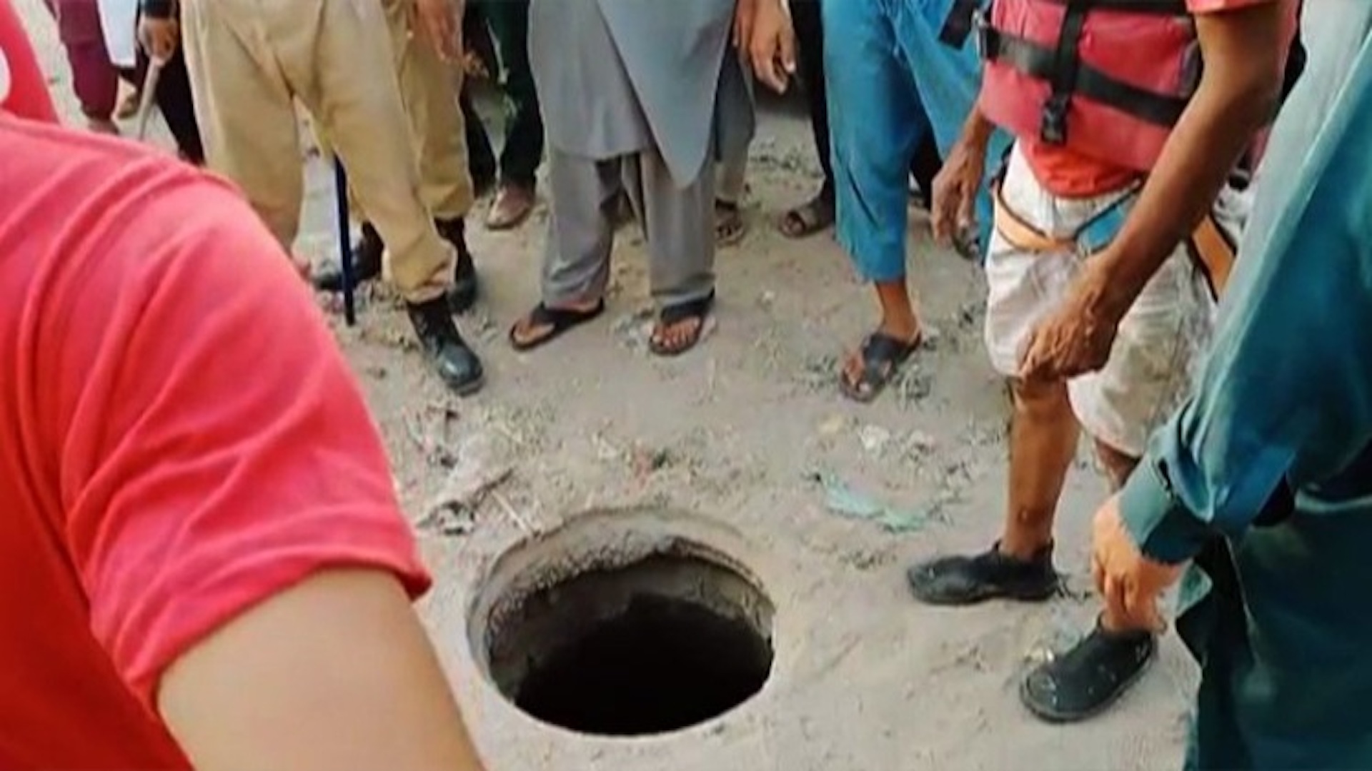 In Karachi, Deadly Manholes Are Killing Children As Authorities Shift Blame - Dissent Today