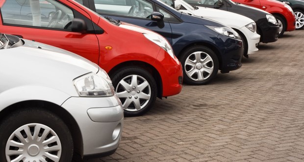 Consumers use smartphones and social media to inform their purchases | Motor Trader
