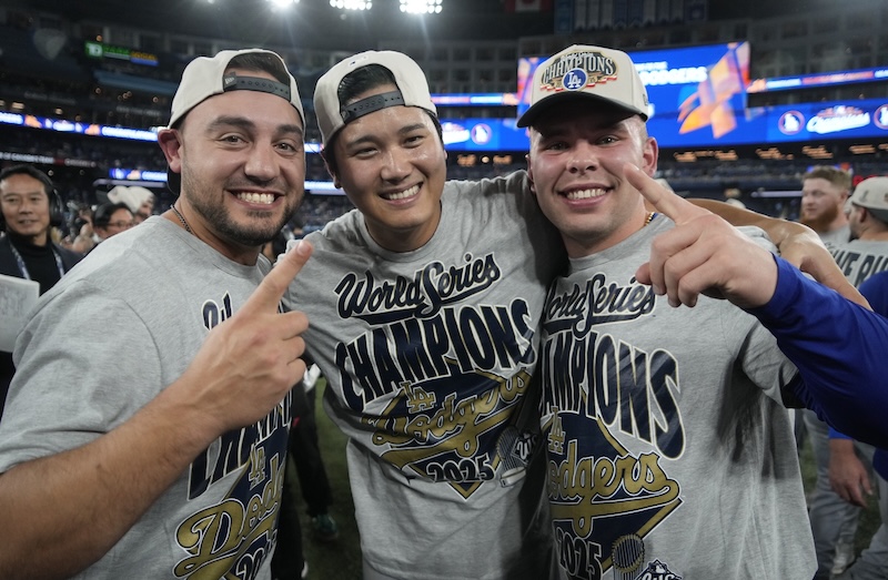 Dave Roberts praises Michael Conforto before presenting World Series ring