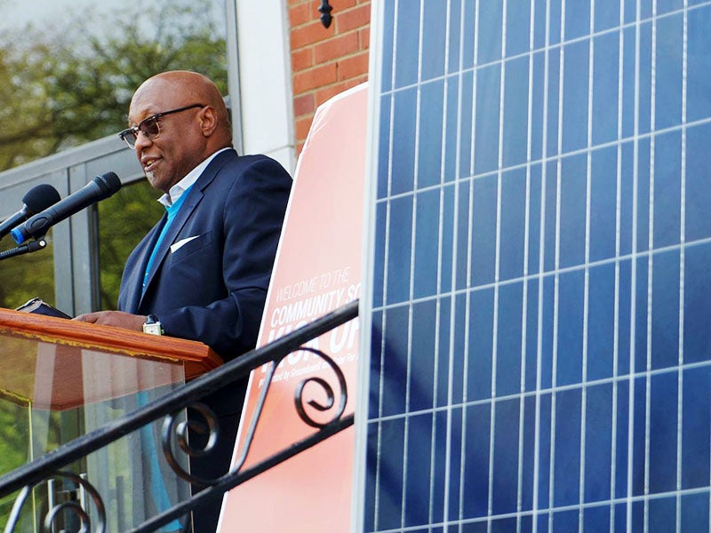 How Community Solar Empowers All of Us to Participate in the Clean Energy Revolution - Earthjustice