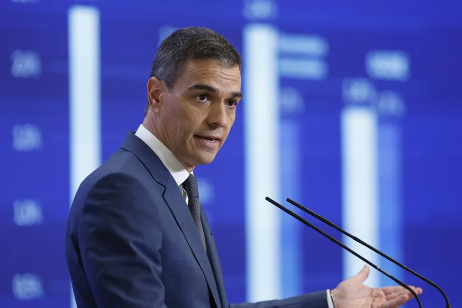 Sánchez anuncia una campaña contra las redes sociales