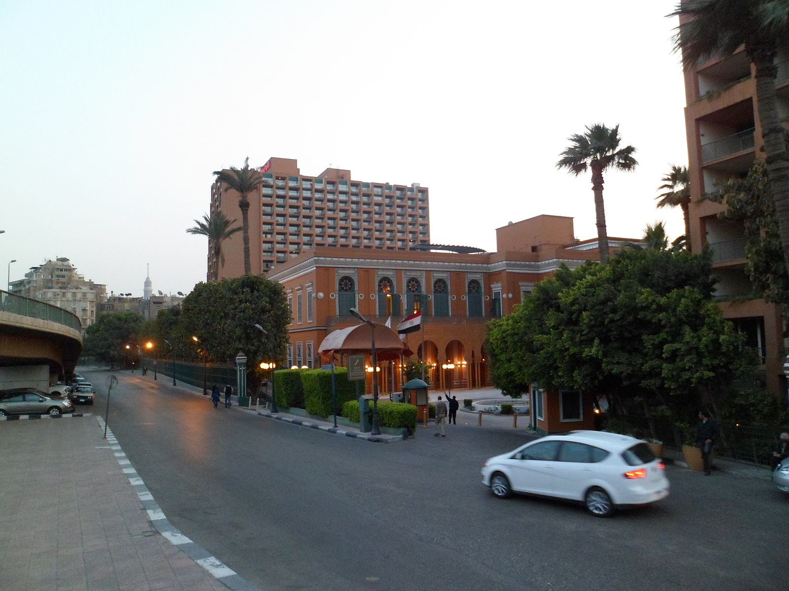 Egypt Extends Operating Hours to 11pm Until 27 April | Egyptian Streets