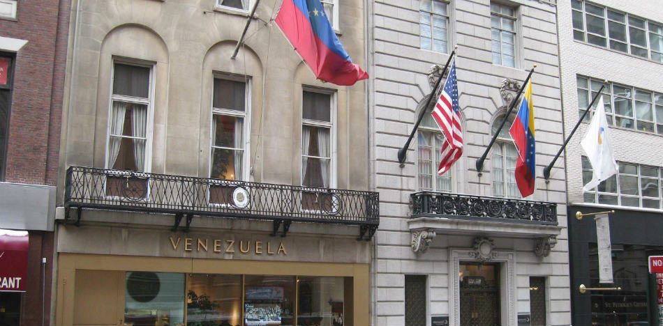 CDH UCAB: Ausencia de servicios consulares afecta a venezolanos en el exterior • elucabista.com