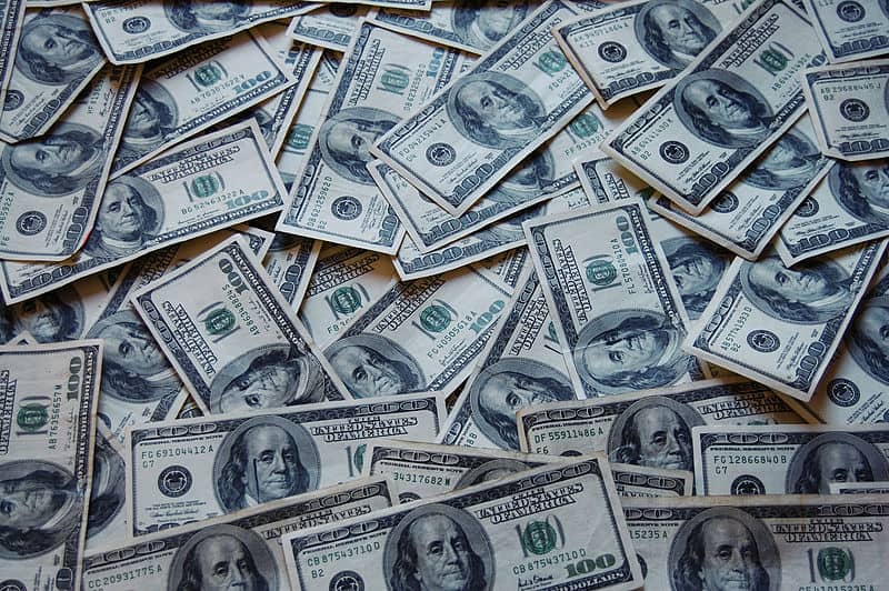 Utility CEOs received $3.2 billion in executive compensation from 2017 - 2022 - Energy and Policy Institute