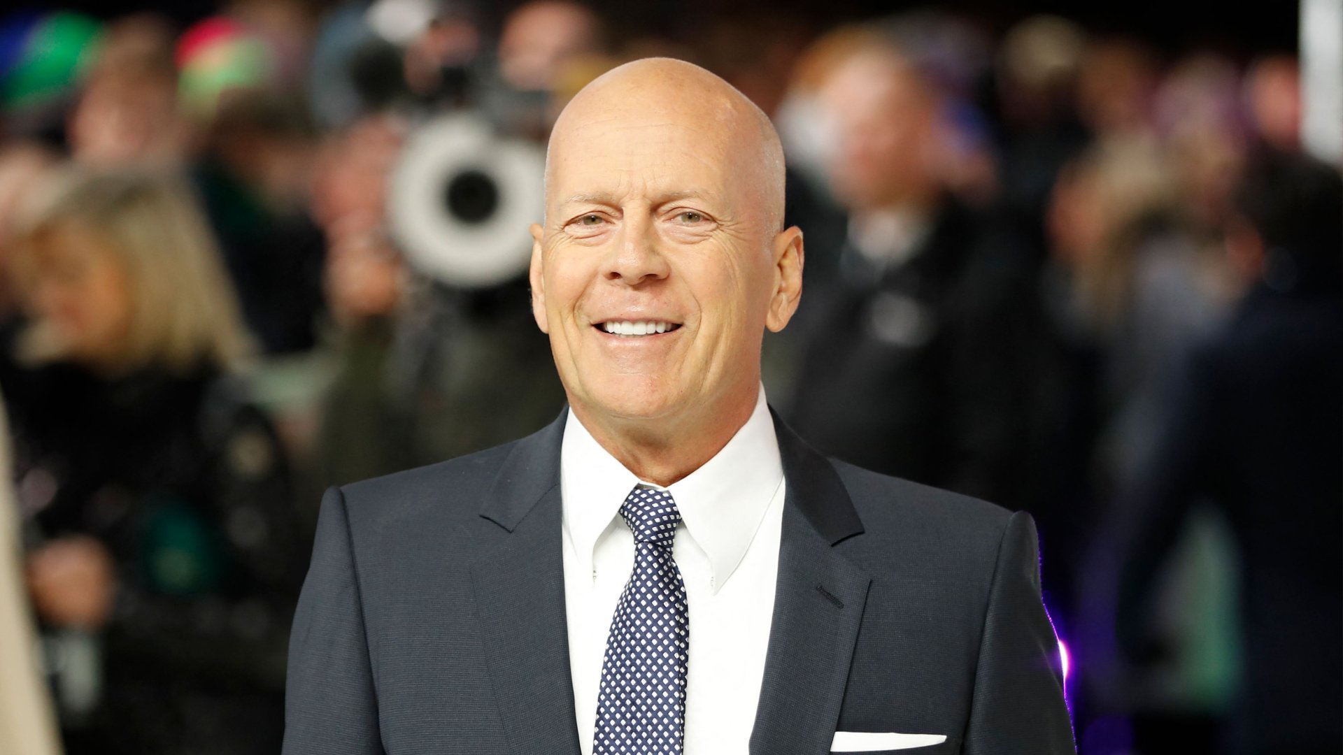Bruce Willis’ Daughter Defends Posting Photos of Dad - EntertainmentNow
