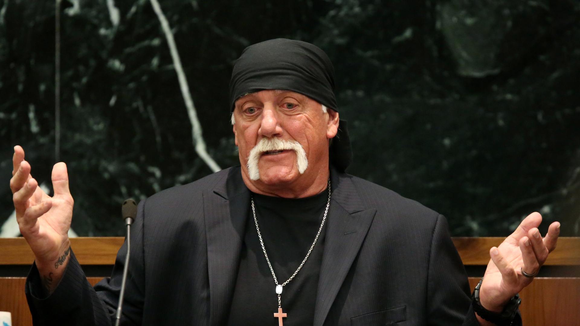Hulk Hogan's Last Moments - 'Took a Turn Overnight'