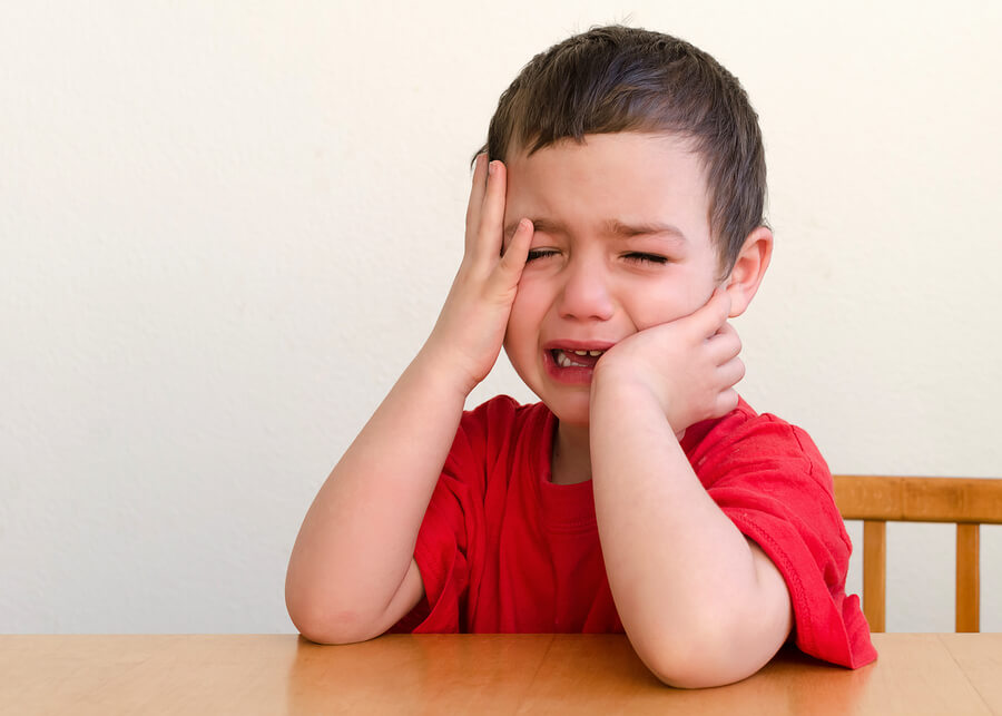 ¿Por qué a los niños les gusta llamar la atención? - Eres Mamá