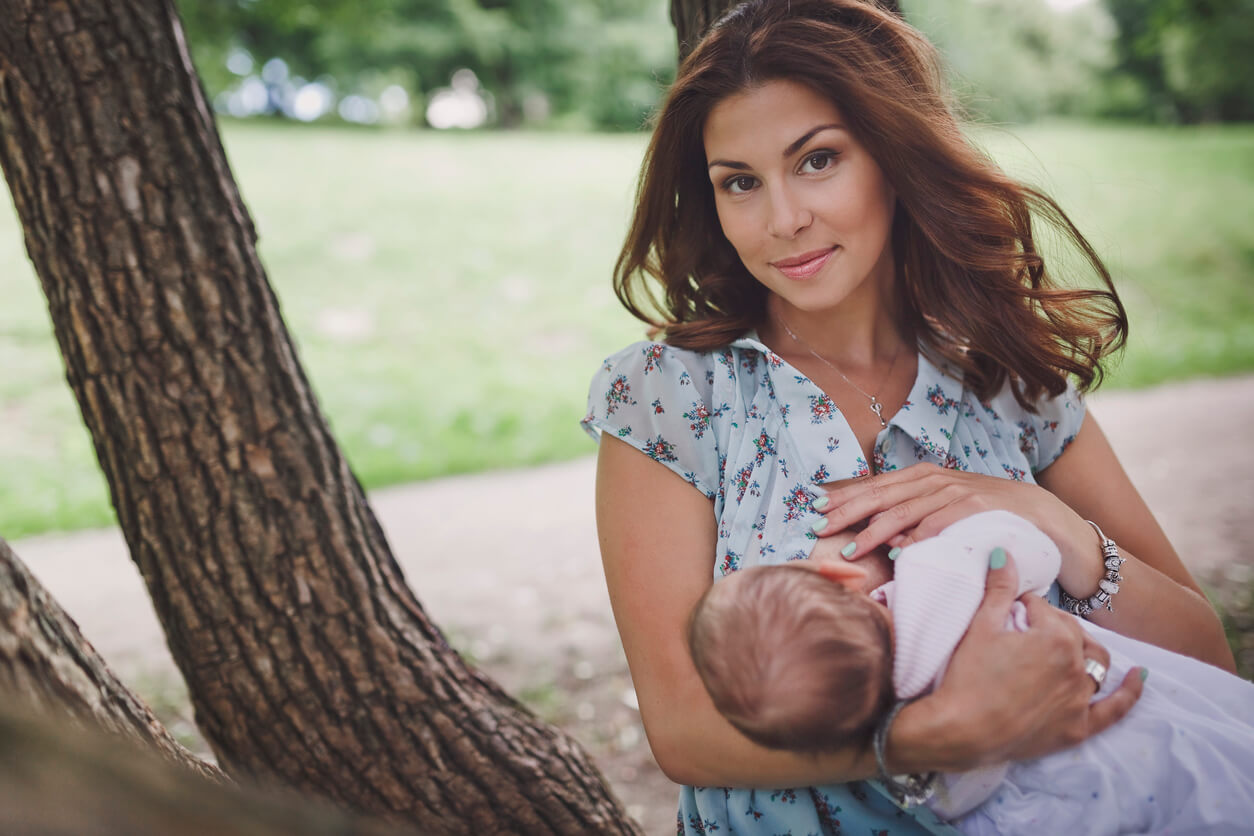 Mi bebé solo quiere pecho: ¿qué hago? - Eres Mamá