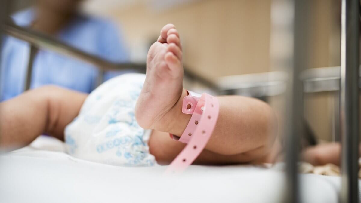 Cribado neonatal 2025: las nuevas pruebas que incluye el SNS - Eres Mamá