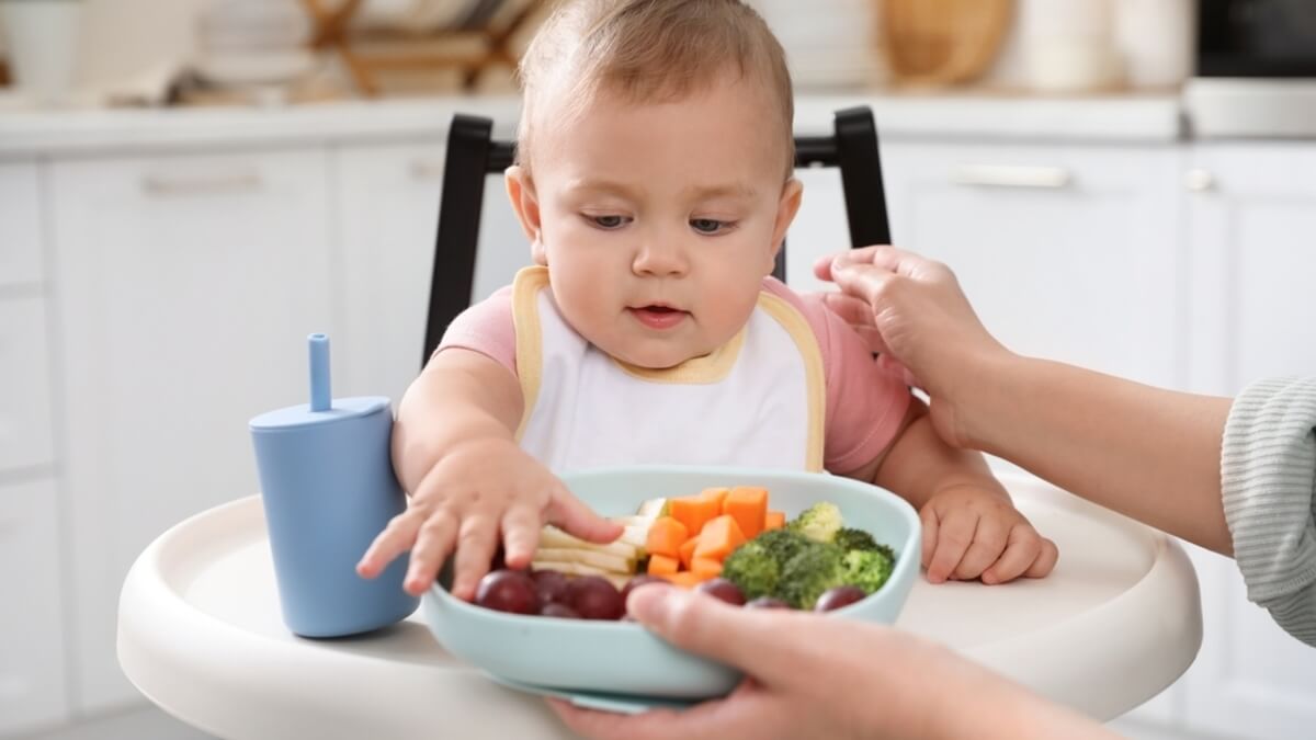 Cómo introducir frutas y verduras en la dieta de tu bebé: guía práctica - Eres Mamá